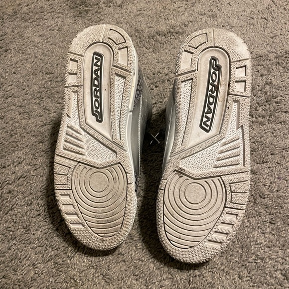 Silver Air Jordans women or kids - Picture 3 of 8